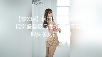  新来的小美女露脸直播，初次下海听指挥狼友让干啥就干啥，奶子比心