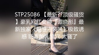  气质红唇美少妇居家夫妻啪啪，穿上开档肉丝张开双腿舔逼，骑乘扶手上下套弄