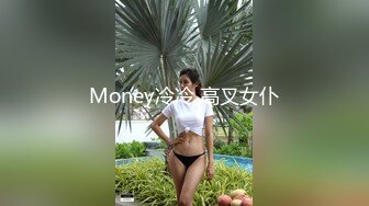  黑客破解家庭网络摄像头偷拍 两个巨乳少妇日常生活在客厅和老公啪啪