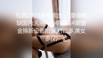   一个人玩两妞全程露脸交大鸡巴，看两骚妹子亲嘴玩奶又抠逼淫水好多