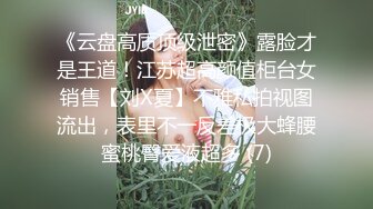 极品大长腿外围女，坐在身上揉捏奶子，超近距离视角口交