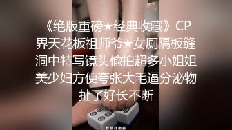 和女友在外面的车里直接做了起来