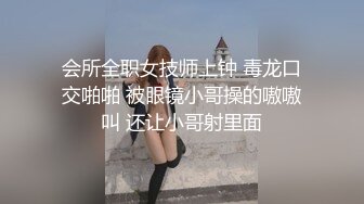 中年少妇被两个黑鬼大鸡巴干蒙了，前插后入草了骚穴还让口交大鸡巴，后入爆菊花