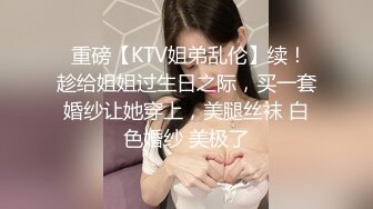 美乳夫妻3P，大哥就在旁边看我肏，最后射屁股上