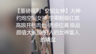 作死大神偷拍宝妈上厕所,还把人家换下来的卫生巾收藏起来,还在宝妈背后说我这里有一根你的阴毛