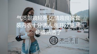 大年三十晚上近距离观察一下老婆的嫩穴，然后暴擦到子宫里面内射