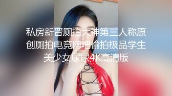 漂亮美女吃鸡 看来小鸡鸡有小的好处 嘴巴容易操控 能把口技得到充分发挥施展 美女身材不错