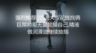 亚洲女孩在 BDSM 之夜接受巨大的白鸡巴