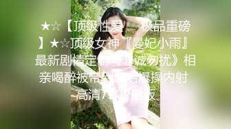  女技师在按摩旁边小哥上来要操逼给客人带上眼罩，S型身材翘起美臀，后入爆操大声啪啪