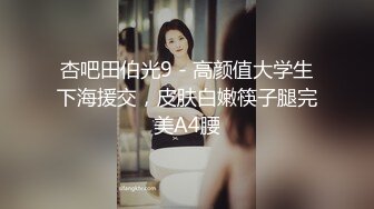 追求了一个可爱小胖妞作女友，在酒店洗完澡躺床上吃鸡，‘你毛都剃光了，自己剃的啊？’，录下女友毒龙的瞬间！