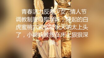 爆乳眼镜小美女 按着脑袋一顿插嘴 无毛小穴啪啪爆操 尿完尿继续猛干