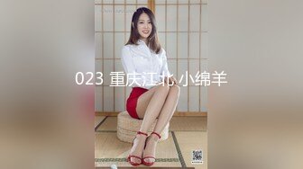 妖娆美少妇欧美风格跪着吃双屌，前后齐夹击，一顿后入猛如虎，撸射在肚子上