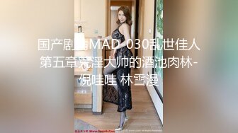 小哥撅着屁股享受少妇的毒龙服务真享受，口交大鸡巴让小哥直插嗓子眼到干呕，各种体位爆草抽插浪荡呻吟不止