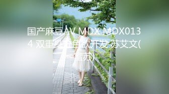 马尾少妇两男一女激情啪啪，跪着口交舔弄前后一起抽插猛操呻吟娇喘