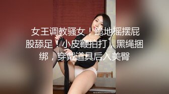 气质超高背带裤小姐姐好奇的目光一直停留在手铐上