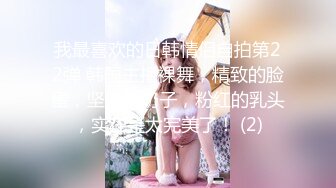 卷发美女穿着背心给自己的男友吃鸡鸡