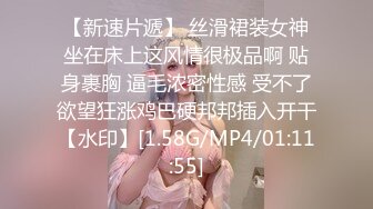 清秀苗条小美女笑容甜美用笔直大长腿不停挑逗肉棒