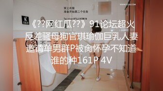  很OK的小女人全程露脸撩骚狼友，听指挥去玩弄哥哥的大鸡巴，冲洗干净舔鸡巴舔蛋