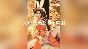 小飘飘御姐女神少妇，钢管舞诱惑脱衣艳舞，跟狼友互动撩骚后面还有小鲜肉，揉奶玩逼看特写