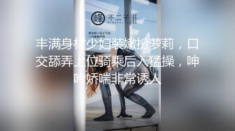   柔情小妹跟小哥在家激情性爱给狼友看，全程露脸喜欢在小哥怀里上位抽插