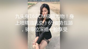 全景偷拍肉肉的粉色裙妹子商场卫生间尿尿 阴毛多形状美