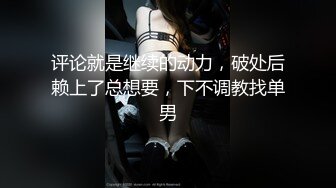 苗条妹子白嫩粉木耳戴套男上姿势狂插肛门，前面用道具，前后双插