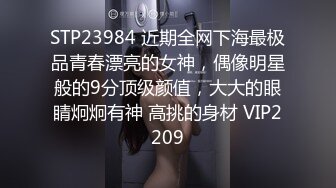 《极品CP☀️魔手外购》原版4K热闹商场女厕偸拍超多小姐姐方便，能看脸又能看壁，半蹲式撅个大腚双洞粉嫩过瘾极了 (7)