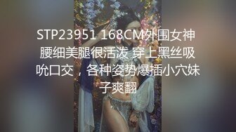 2021三月新流出厕拍大神酒吧全景无门女厕偷拍，清一色年轻小姐姐第9季妹子一边摸逼自慰一边偷笑