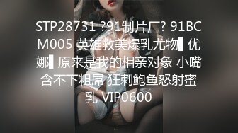 华东政法大学骚母狗 丁婕 手握男友的大鸡巴贪婪的舔舐 还边看电视边用鸡巴来摩擦牙齿 真是太会玩了