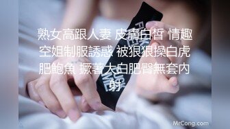 毛都没长齐的小女孩，【沐沐可甜了】，道具自慰~6场合集，挺嫩的，一撮阴毛覆盖嫩逼，萝莉控不要错过 (1)