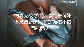 【新片速遞】短发的平胸妹妹，独自一个人在家自慰，手上还纹了花纹，掰开骚穴，原生态毛毛旺盛大黑逼