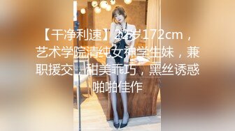   无毛馒头逼骚女跟好姐妹一起4P小哥哥，全程露脸让小哥各种抽插爆草浪叫呻吟