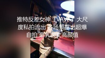 骚气黄色短发妹子情趣装扮口交啪啪，近距离特写深喉舔蛋上位骑坐自己动