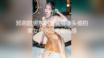 人间水蜜桃妖艳妹子大黑牛假吊自慰诱惑，掰穴特写拨开内裤摩擦骑乘假屌