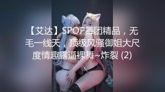 衣料比较少的白衣美女坐在沙发上就让人看的口干舌燥