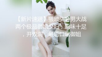   极品尤物姐妹花全程露脸陪狼友发骚，逼毛刮干净给狼友看逼逼特写，淫声荡语互动撩骚