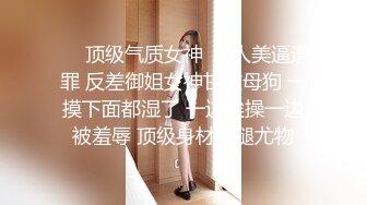  偷拍邻居家小女儿脱光衣服洗澡,照镜子看自己脸上的青春痘