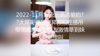 气质红唇美少妇居家夫妻啪啪，穿上开档肉丝张开双腿舔逼，骑乘扶手上下套弄，抬腿侧入猛操后入大屁股