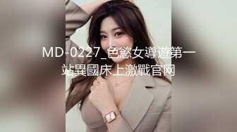    婴儿肥美乳骚女3P两大汉爆操双屌左右开弓一起舔，插嘴扣穴轮番上，好舒服好喜欢，双男轮流操