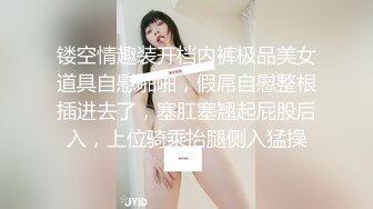 666绿帽白嫖良家短发嫩妹，喝酒聊聊天撩起衣服摸奶子，喝够再开始操扒掉衣服，后入抽插上骑乘猛操