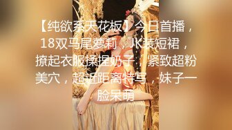 颜值红唇妹子，全裸道具自慰插穴，特写紧致小蝴蝶逼穴