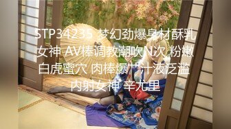 【骚小妹两男一女3P大战】骑乘边操边吃大屌，垫着枕头抬起屁股