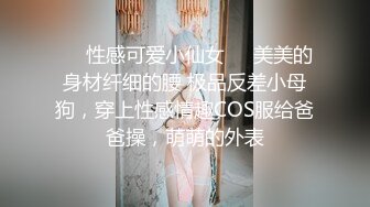 超美小妞挠痒