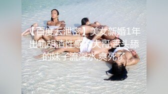 漂亮大奶美眉3P 身材苗条无毛鲍鱼水超多 被两根大肉棒轮流输出 娇喘连连