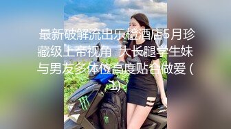 诱人的小骚妻姐弟恋跟小哥镜头前温柔缠绵，全程露脸互动撩骚，撸起小哥的大鸡巴，激情上位抽插