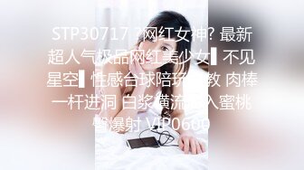 家庭摄像头破解入侵真实偸拍男女各种激烈性生活出租房情侣上演教科书式性爱 (26)